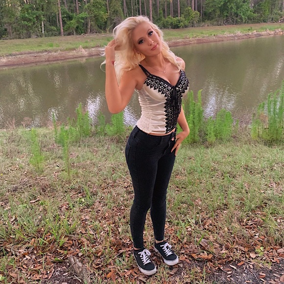 Meet your Posher, Makenna - Picture 4 of 6